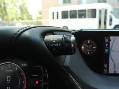 Used 2019 Lexus ES 300h w/ Premium Package FWD image 33