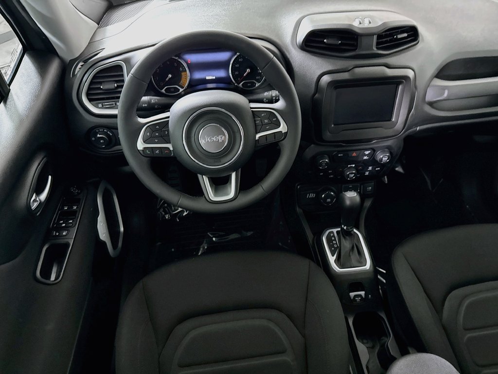 Used 2021 Jeep Renegade Latitude AWD/4WD image 4
