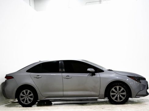 Used 2021 Toyota Corolla LE w/ Carpet Mat Package (TMS) image 4