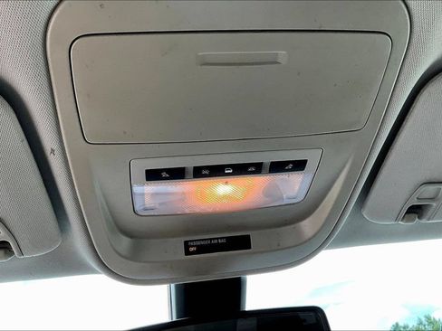 Used 2018 Chevrolet Colorado LT w/ LT Convenience Package RWD image 18
