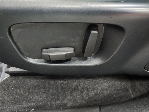 Used 2019 Land Rover Range Rover Velar R-Dynamic SE image 13