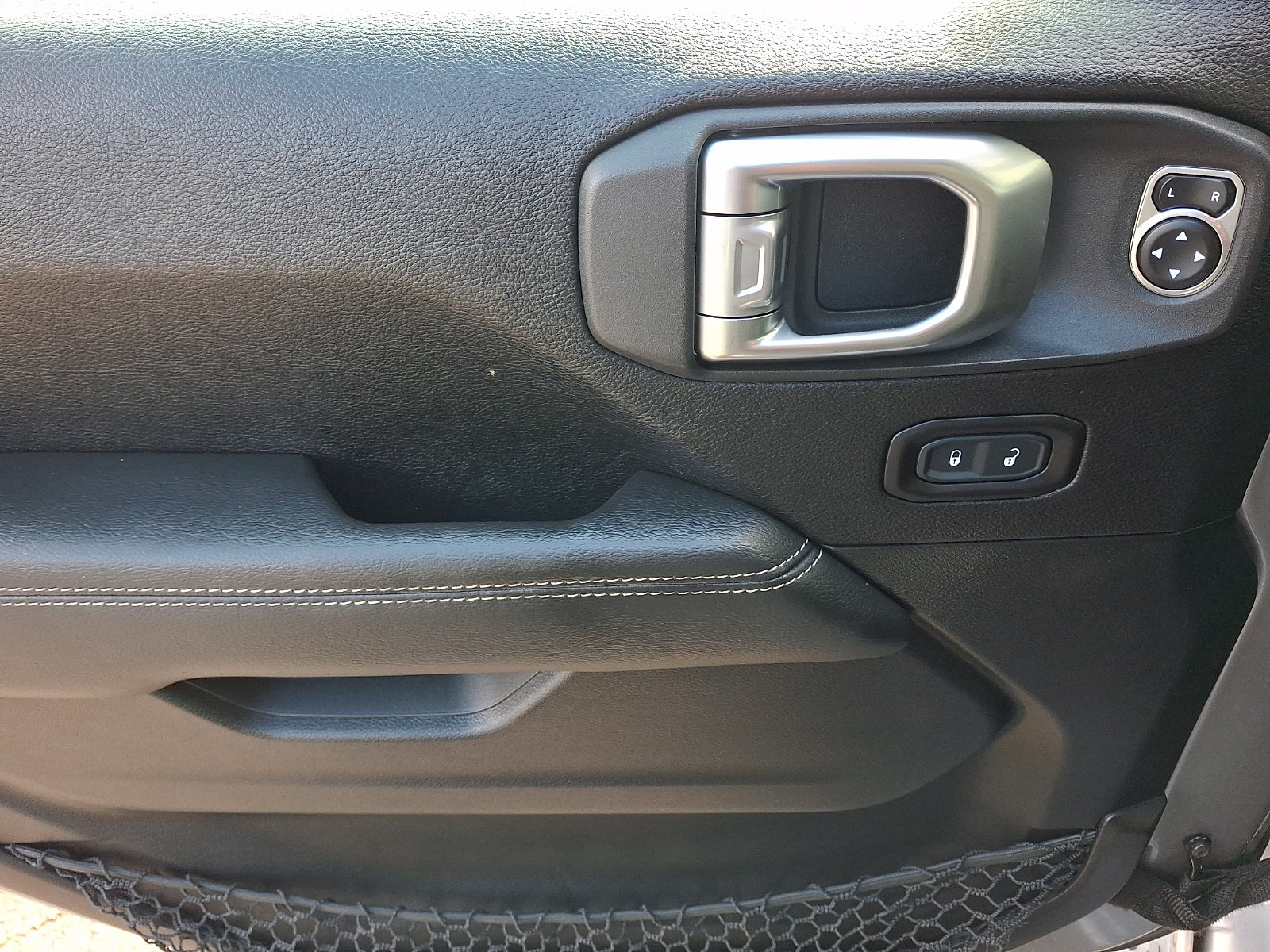 Used 2019 Jeep Wrangler Unlimited Sahara AWD/4WD image 12