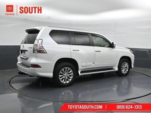 Used 2017 Lexus GX 460 AWD/4WD image 2