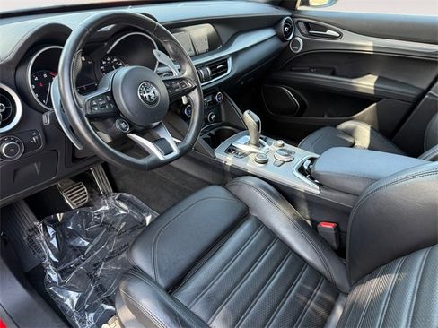 Used 2022 Alfa Romeo Stelvio Veloce image 16