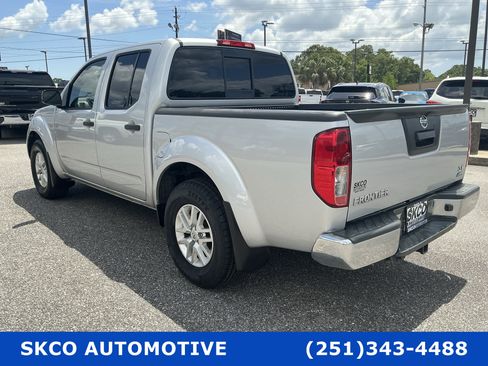 Used 2019 Nissan Frontier SV image 3