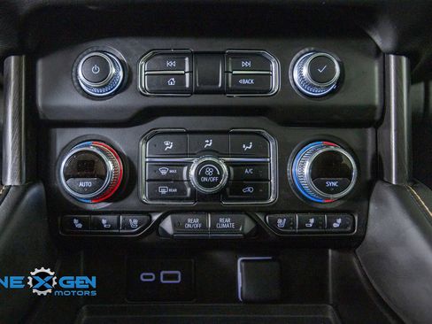 Used 2024 GMC Yukon XL AT4 w/ AT4 Premium Plus Package AWD/4WD image 22