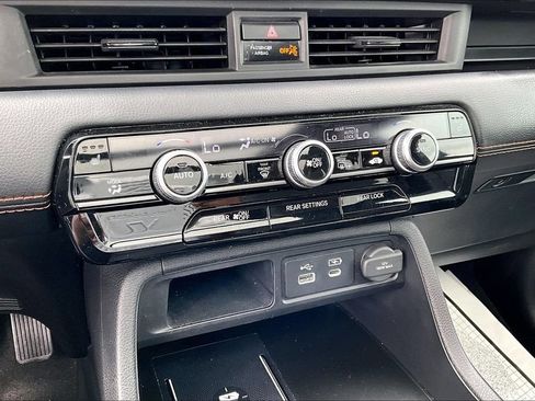 Used 2024 Honda Pilot TrailSport image 22
