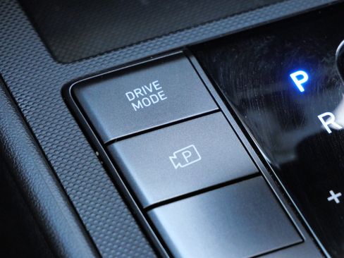 Certified 2025 Hyundai Elantra Sport image 27