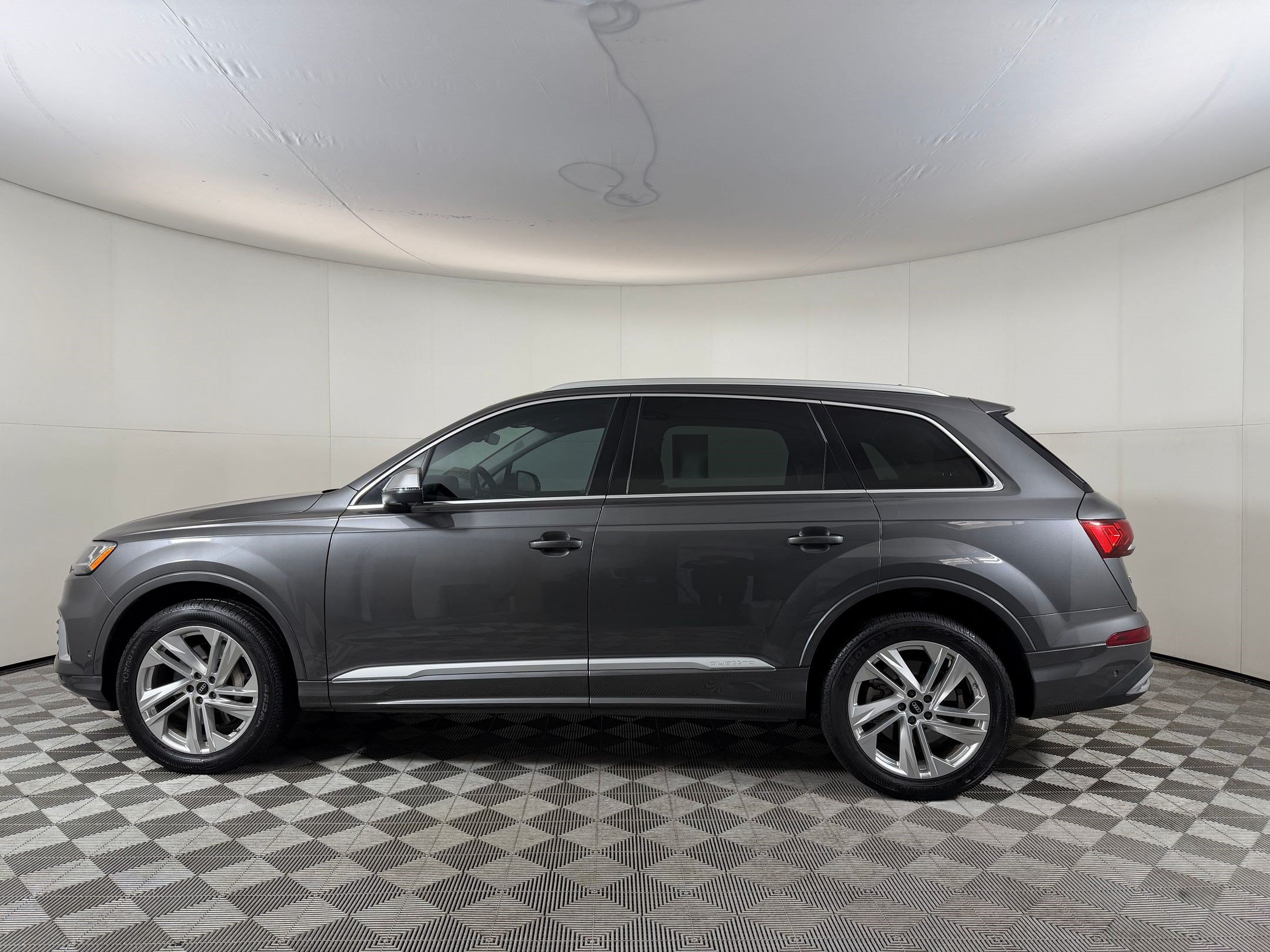 Used 2023 Audi Q7 3.0T Premium Plus AWD/4WD image 2