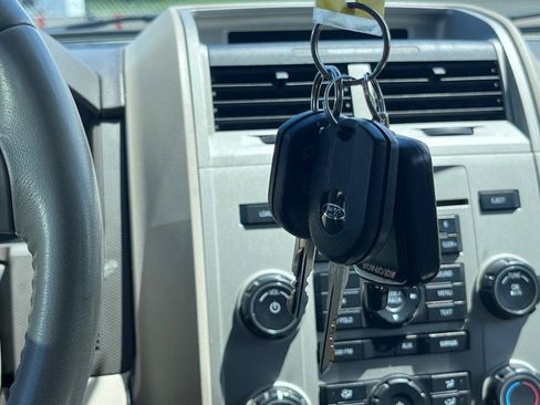 Used 2010 Ford Escape XLT AWD/4WD image 20