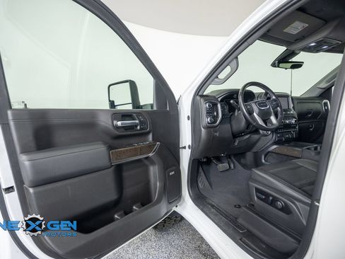 Used 2022 GMC Sierra 3500 Denali w/ Technology Package AWD/4WD image 9