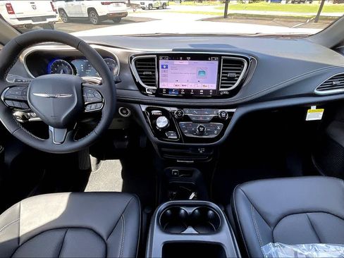 New 2026 Chrysler Pacifica Select w/ S Appearance Package FWD image 5