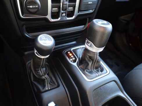 Used 2021 Jeep Wrangler Unlimited Sahara image 24