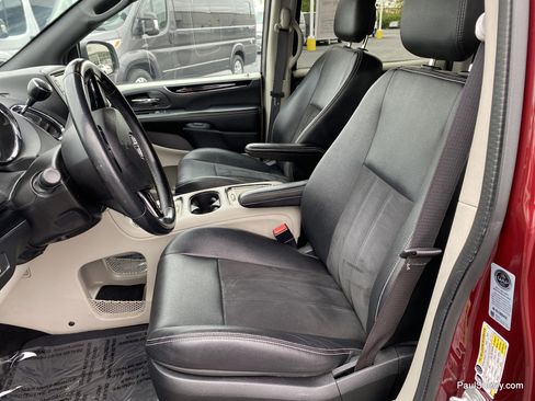 Used 2019 Dodge Grand Caravan SXT FWD image 29