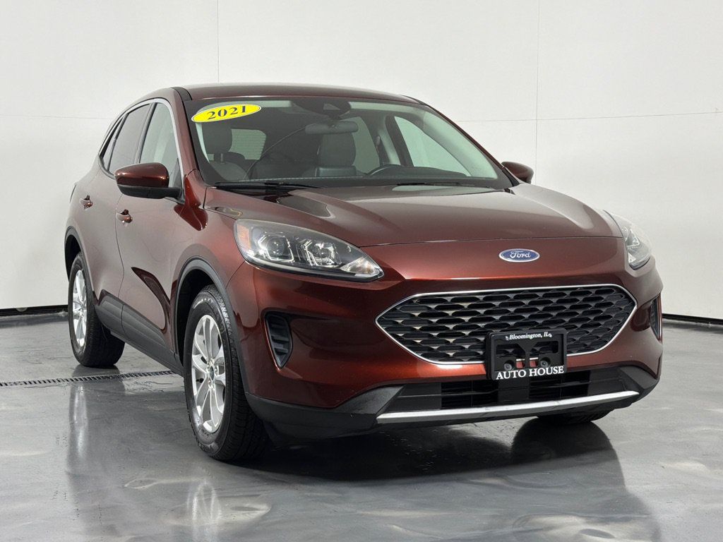 Used 2021 Ford Escape SE w/ Cold Weather Package FWD image 3