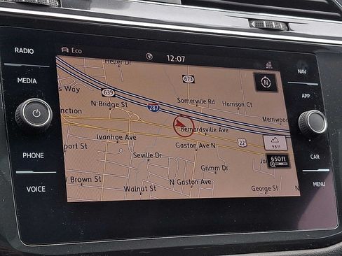 Used 2020 Volkswagen Tiguan SEL AWD/4WD image 15