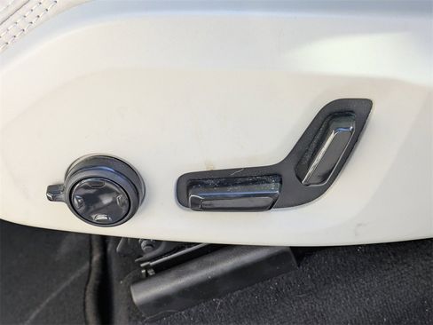 Used 2023 Volvo XC60 B5 Ultimate w/ Climate Package image 25