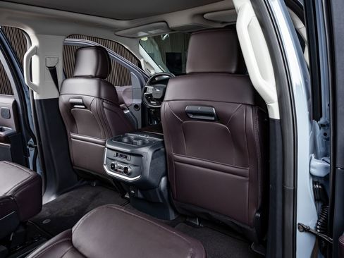 Used 2025 Ford Expedition Platinum w/ Platinum Ultimate Package image 31