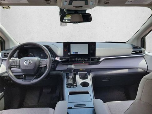 Used 2026 Toyota Sienna LE FWD image 16