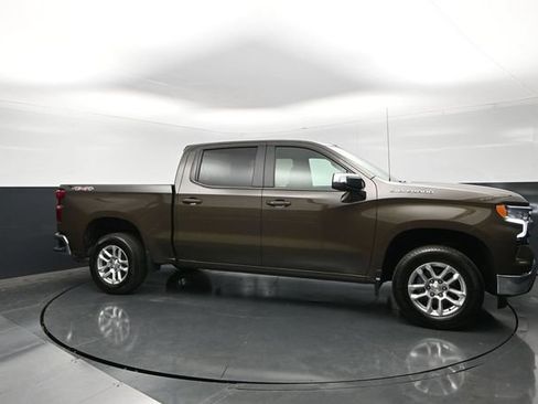 Used 2023 Chevrolet Silverado 1500 LT AWD/4WD image 6