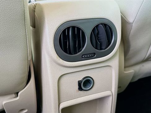 Used 2015 Volkswagen Tiguan SE image 13