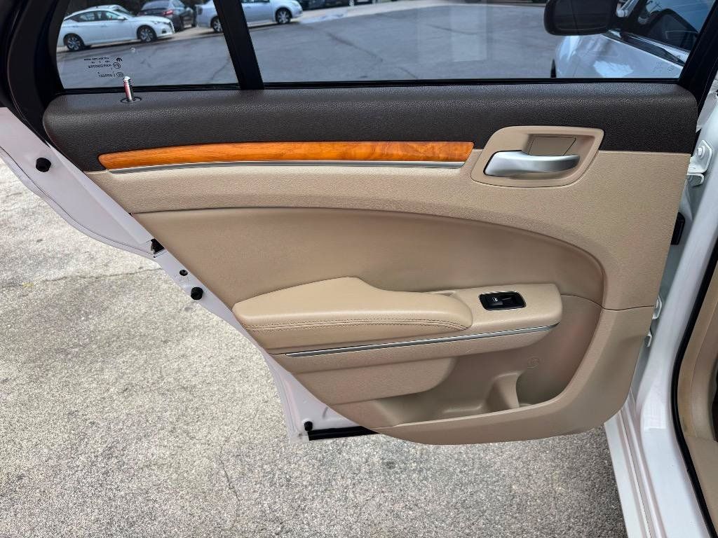 Used 2014 Chrysler 300 C AWD/4WD image 21