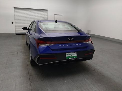 Used 2025 Hyundai Elantra SE FWD image 6