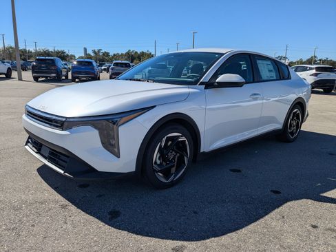 New 2025 Kia K4 GT-Line Turbo FWD image 9