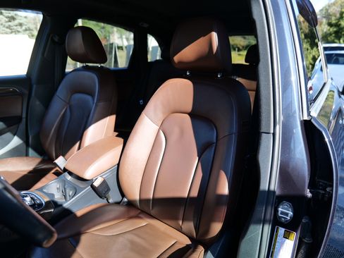 Used 2017 Audi Q5 3.0T Premium Plus w/ Technology Package image 17