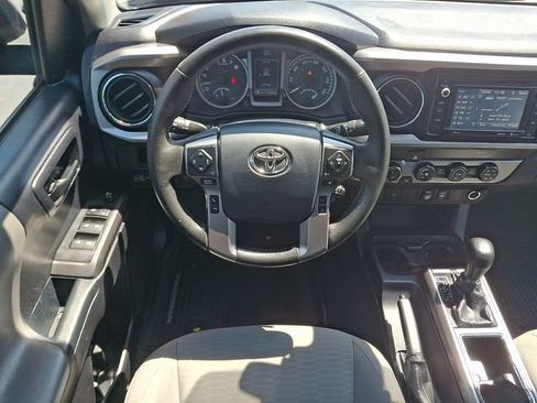 Used 2019 Toyota Tacoma SR5 AWD/4WD image 12