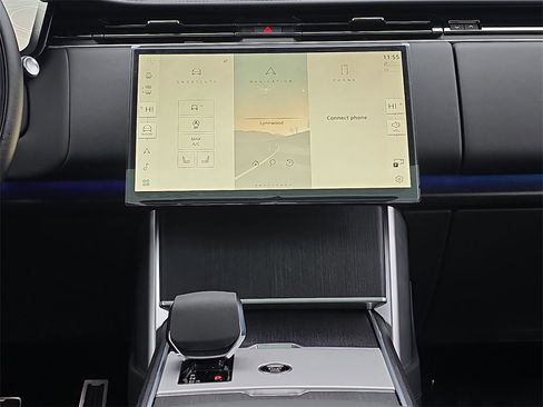 Used 2025 Land Rover Range Rover SE image 20