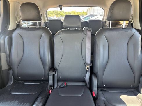 Used 2026 Kia Carnival FWD image 40