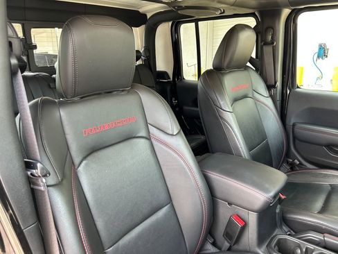Used 2023 Jeep Gladiator Rubicon AWD/4WD image 14