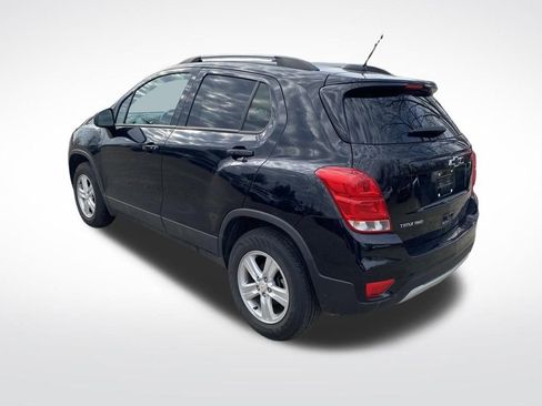 Used 2022 Chevrolet Trax LT w/ LT Convenience Package image 3