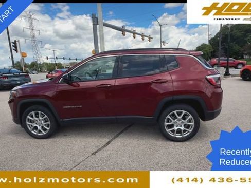 Used 2022 Jeep Compass Latitude w/ Sun and Sound Group AWD/4WD image 5