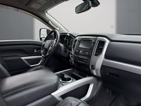 Used 2017 Nissan Titan PRO-4X w/ Pro-4x Convenience Package AWD/4WD image 12