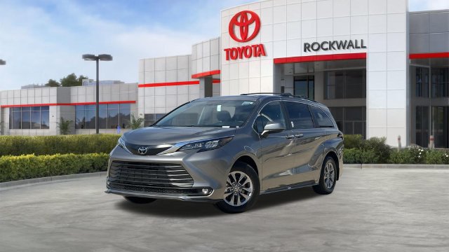 Used 2026 Toyota Sienna XLE FWD image 1