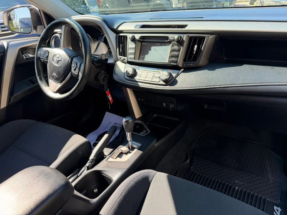 Used 2016 Toyota RAV4 XLE AWD/4WD image 24