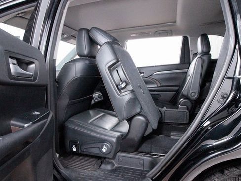 Used 2017 Toyota Highlander Limited image 32