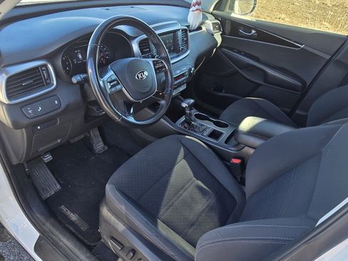 Used 2019 Kia Sorento S image 26