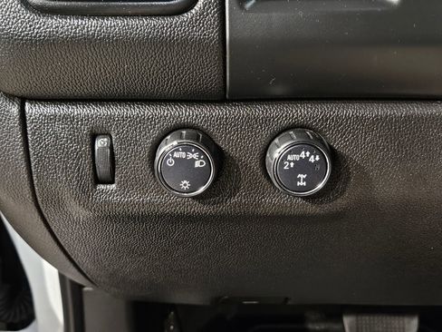 Used 2020 Chevrolet Colorado LT w/ Safety Package image 13