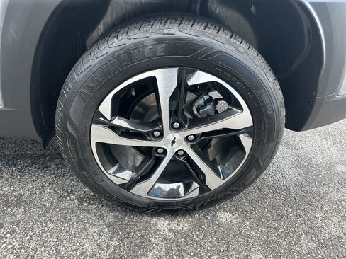 Certified 2025 Chevrolet Trax RS w/ Driver Confidence Package FWD image 5