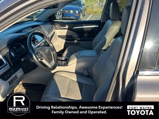 Used 2017 Toyota Highlander XLE AWD/4WD image 9