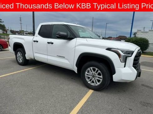 Used 2022 Toyota Tundra SR5 w/ SR5 Convenience Package RWD image 2