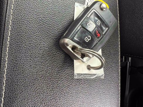 Used 2021 Volkswagen Tiguan SE FWD image 10