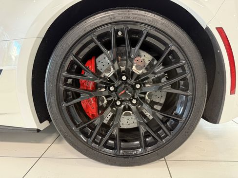 Used 2016 Chevrolet Corvette Z06 w/ 3LZ Preferred Equipment Group image 27