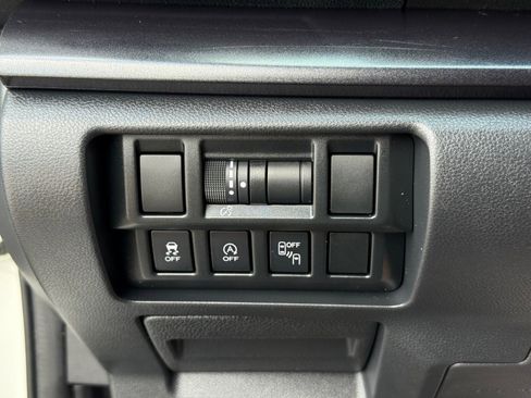 Used 2022 Subaru Crosstrek 2.5i Sport w/ Moonroof Package image 23