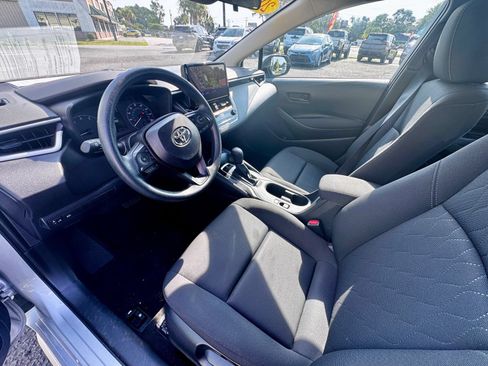 Used 2025 Toyota Corolla LE FWD image 7