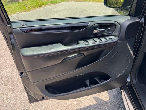 Used 2018 Dodge Grand Caravan GT FWD image 39