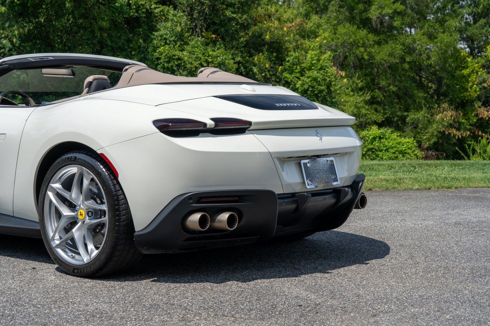 Used 2024 Ferrari Roma Spider RWD image 21
